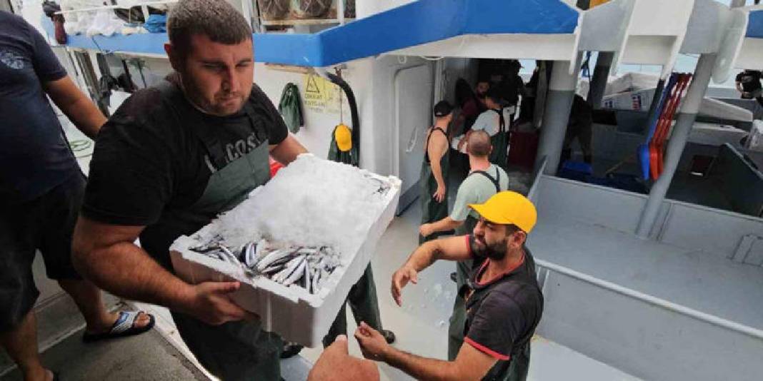 ‘Vira Bismillah’ denildi, sezon açıldı! 24 saatlik deniz yolculuğu başladı: 1 ay sonra fiyatlar düşecek 2